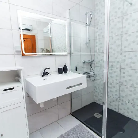 Casa Solway Algarve Escape With Garden & Terrace * Портиман