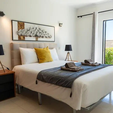 Casa Solway Algarve Escape With Garden & Terrace Портиман
